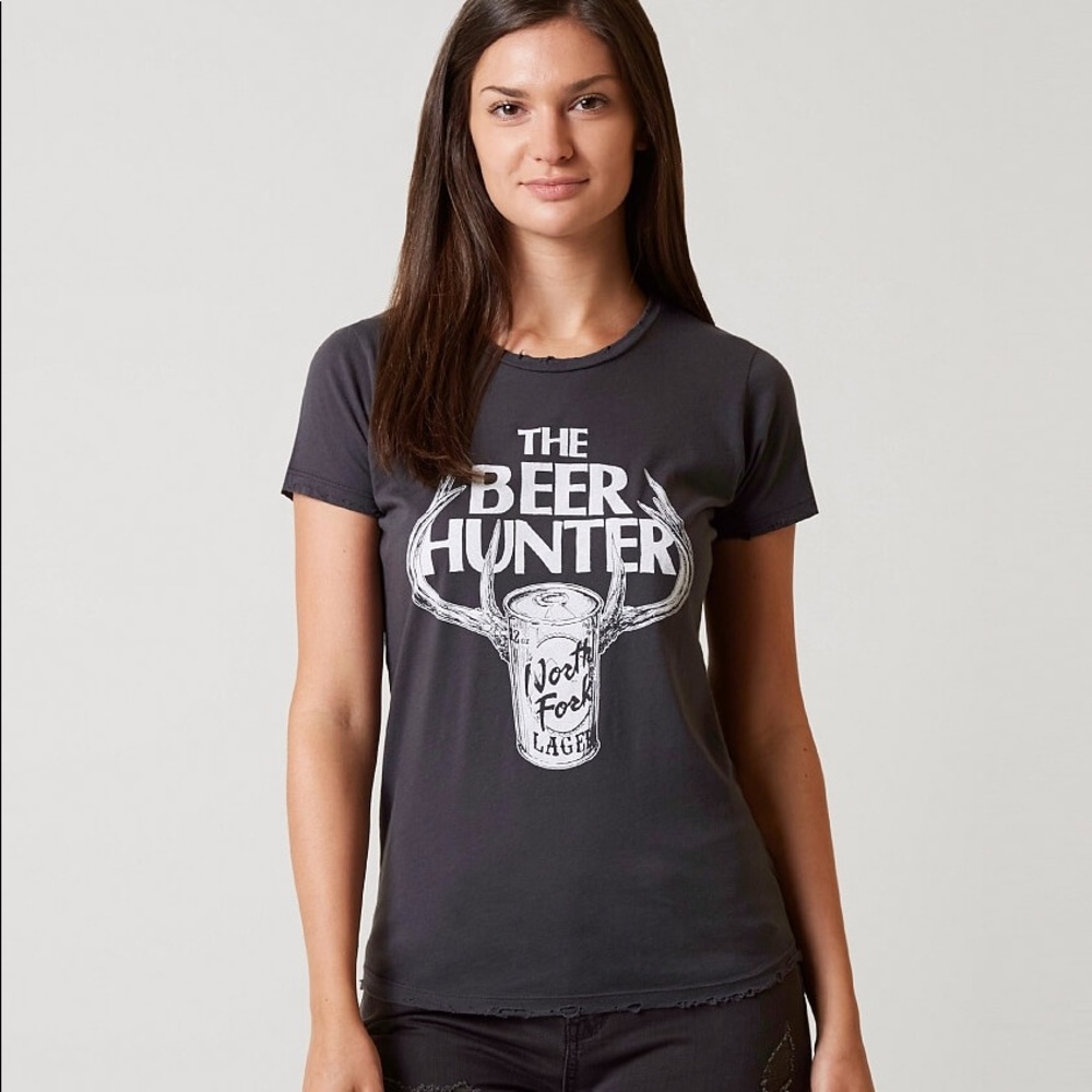 Beer hunter graphic tee